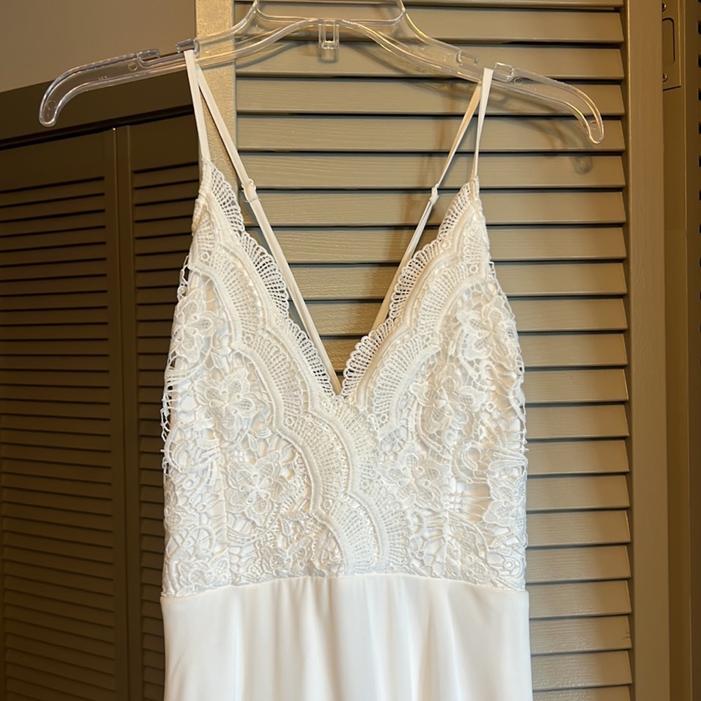 Lulu’s White crochet lace Maxi Dress size M - Picture 4 of 8